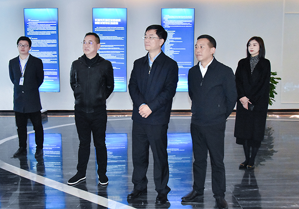  望城经开区党工委书记周剀一行光临w88win官网参观调查(图2)